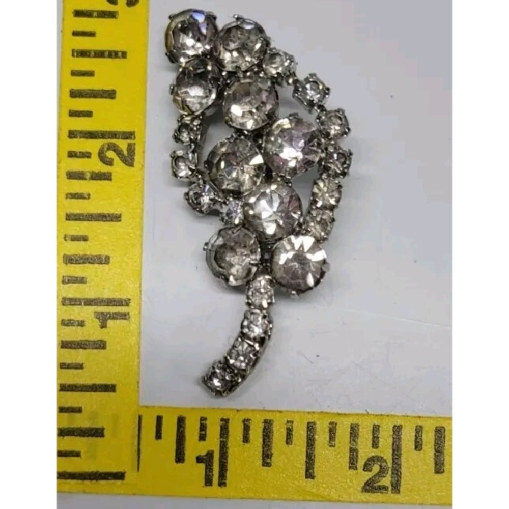 Vintage Clear Crystal Pin With a Variety of Different Size Rhinestones